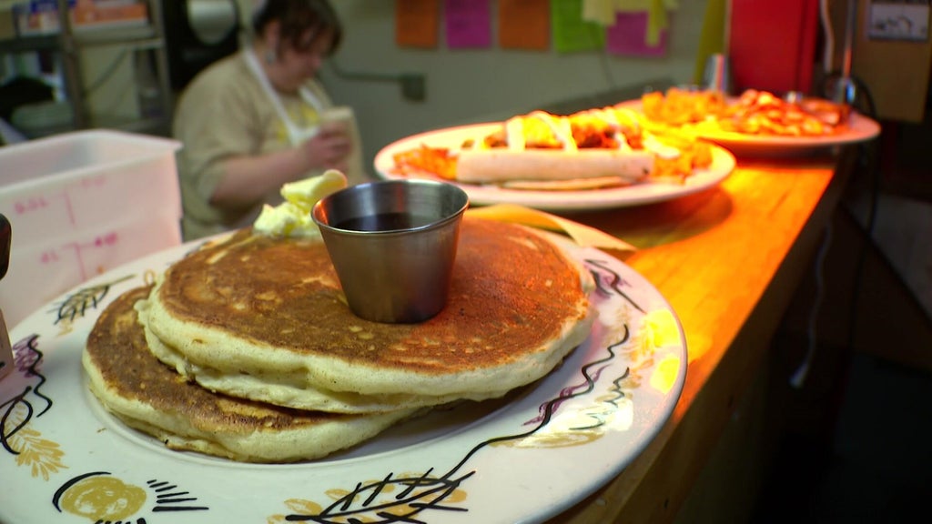 Modern Times Cafe closing at end of year after providing 30,000 free meals in wake of ICE surge — WCCO / CBS Minnesota, Hopkins Dining news