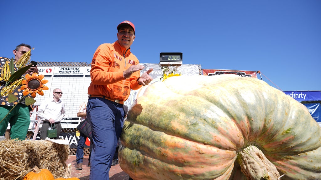 Minnesota man drives hauls giant pumpkin over 2,000 miles to California competition — WCCO / CBS Minnesota, Hopkins Community news