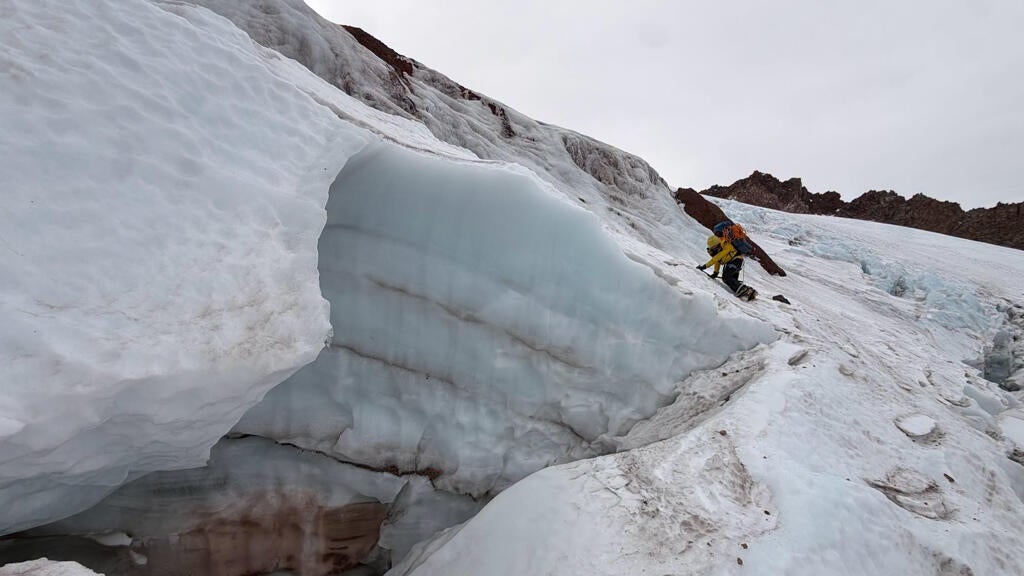 Florida man injured climbing California's Mount Shasta rescued after 2 nights in freezing temps — CBS Bay Area (KPIX), Hopkins Health news