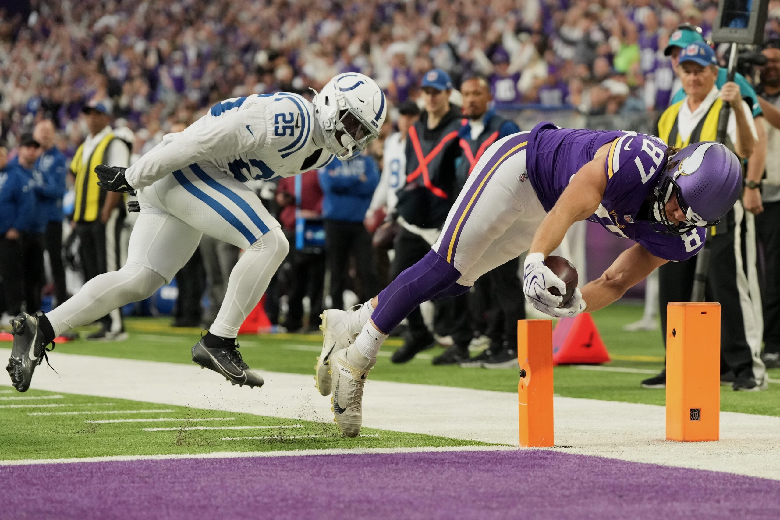 Vikings defense clamps down on Daniel Jones and the Colts for a 16-10 victory to stay undefeated — KSTP 5, Hopkins Arts news