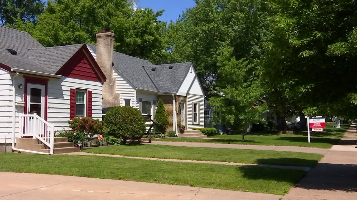 US pending home sales sink near 12-year low as rates top 7%: Report — FOX 9, Hopkins Real Estate news